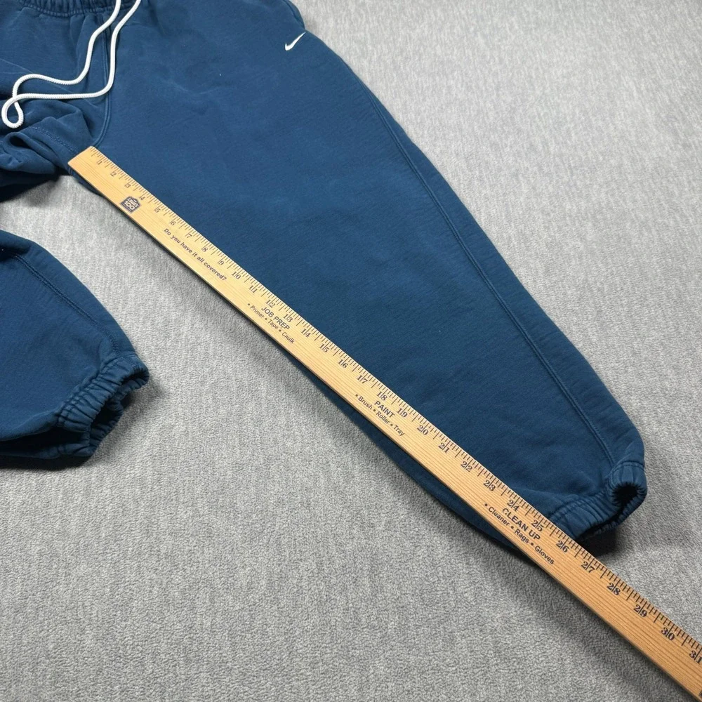 Nike essential solo